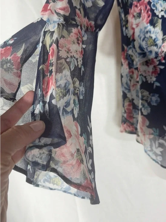 White House Black Market Navy Floral Tie-Front Blouse Size 4 - Picture 4 of 11